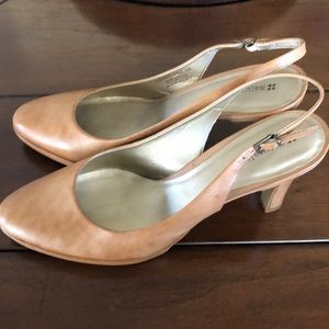 Naturalized beige sling back heels SZ 11